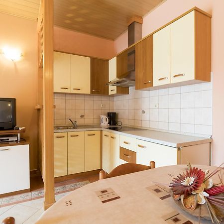 Apartments Kori Funtana Εξωτερικό φωτογραφία