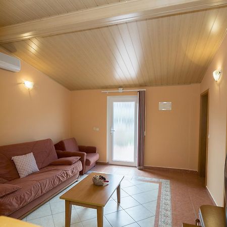 Apartments Kori Funtana Εξωτερικό φωτογραφία