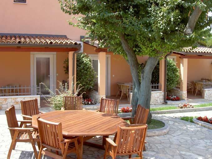 Apartments Kori Funtana Εξωτερικό φωτογραφία