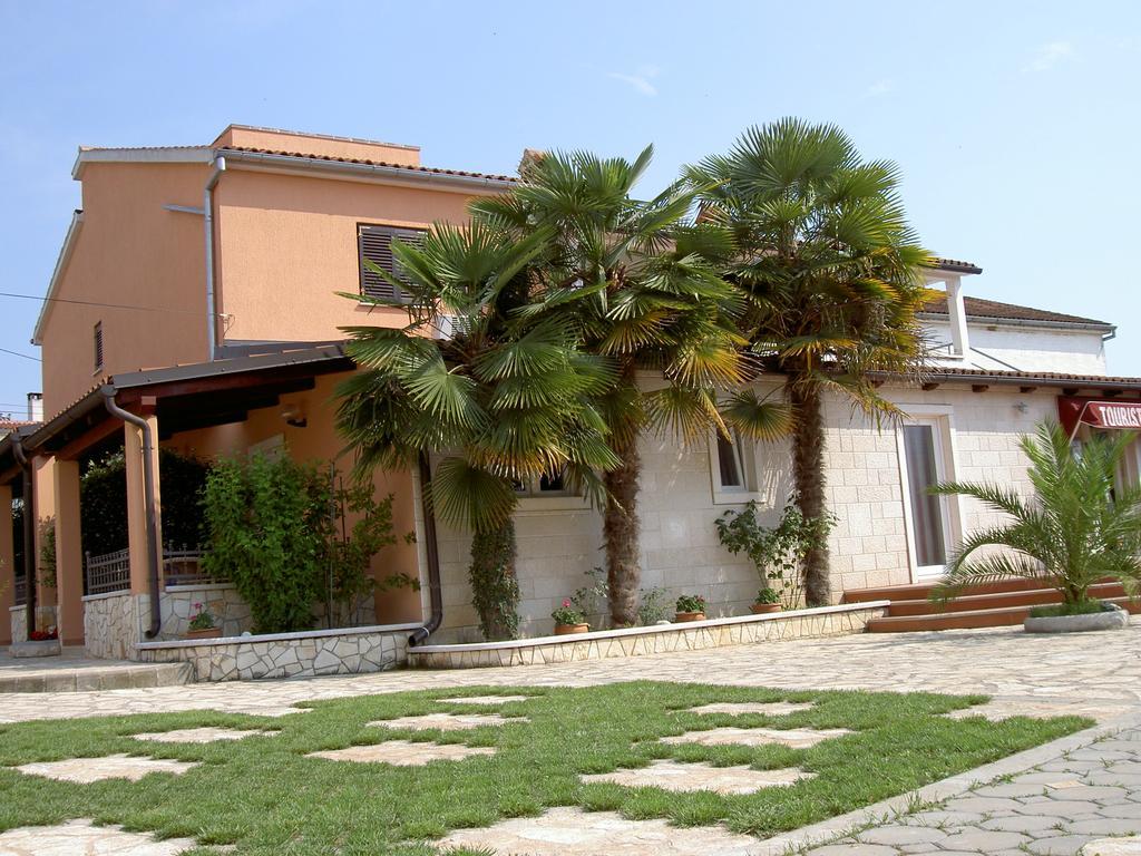 Apartments Kori Funtana Εξωτερικό φωτογραφία
