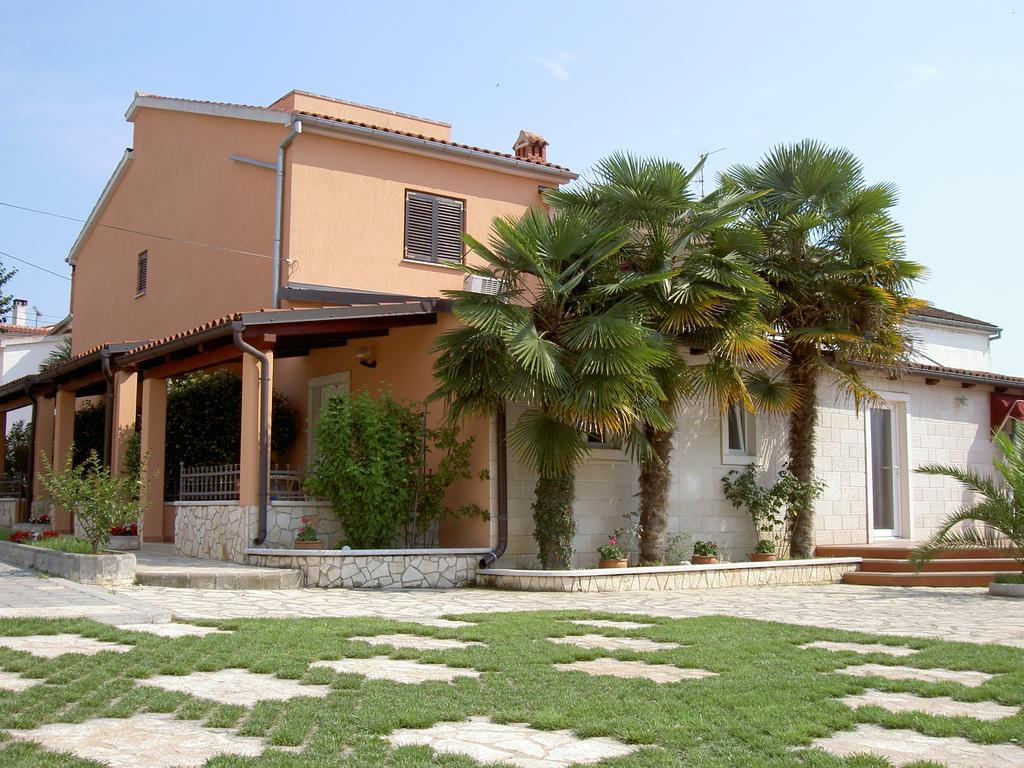 Apartments Kori Funtana Εξωτερικό φωτογραφία