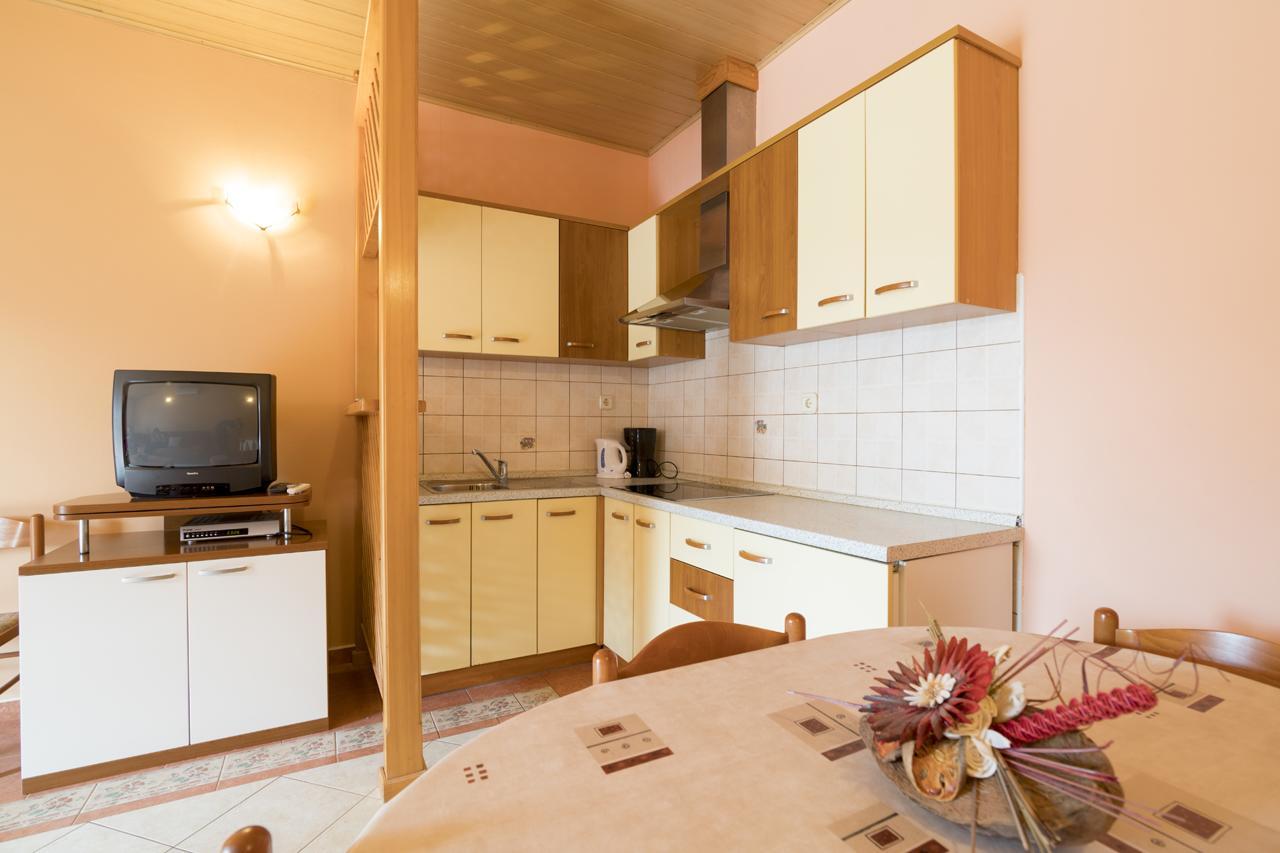 Apartments Kori Funtana Εξωτερικό φωτογραφία