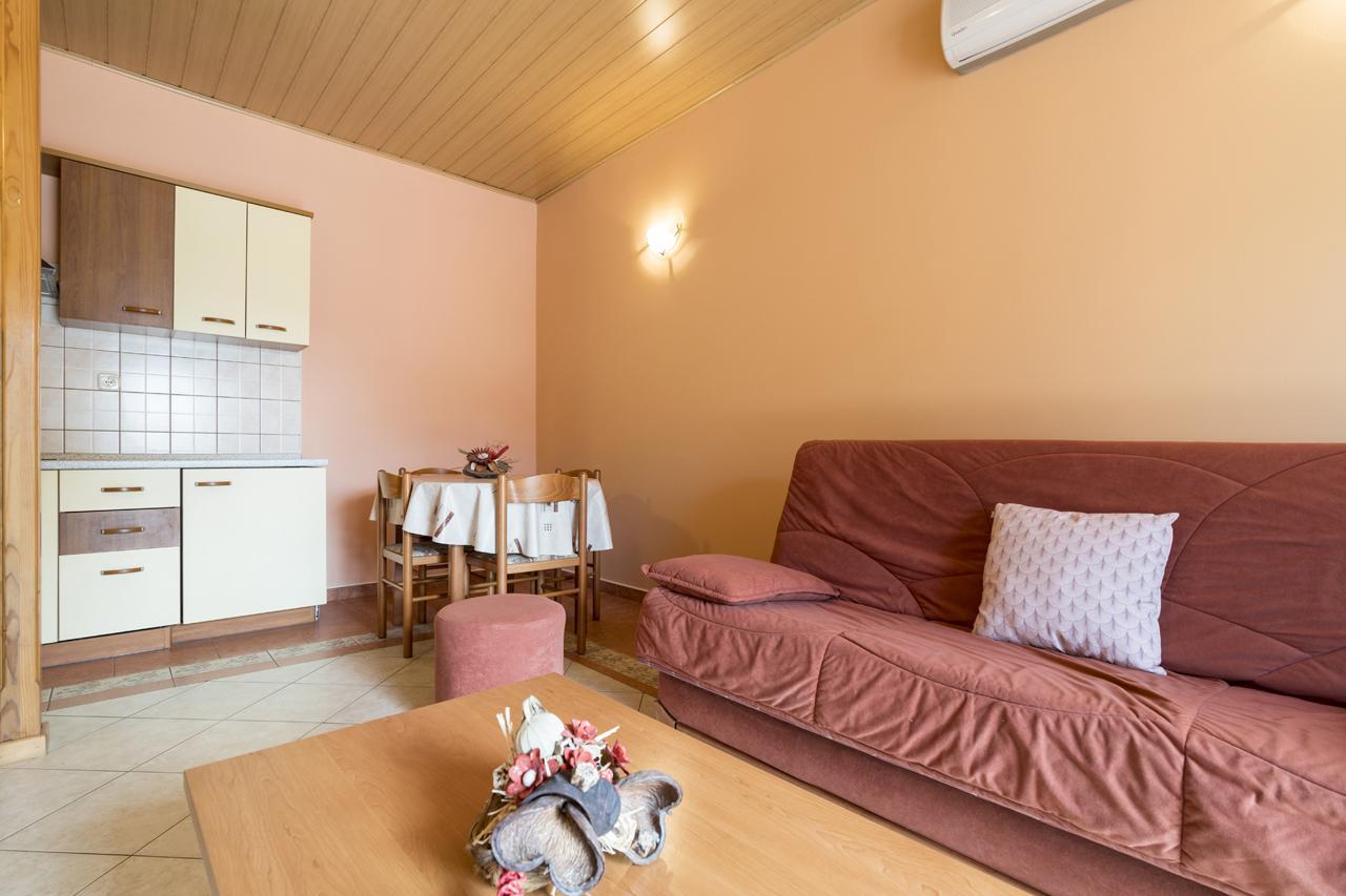 Apartments Kori Funtana Εξωτερικό φωτογραφία