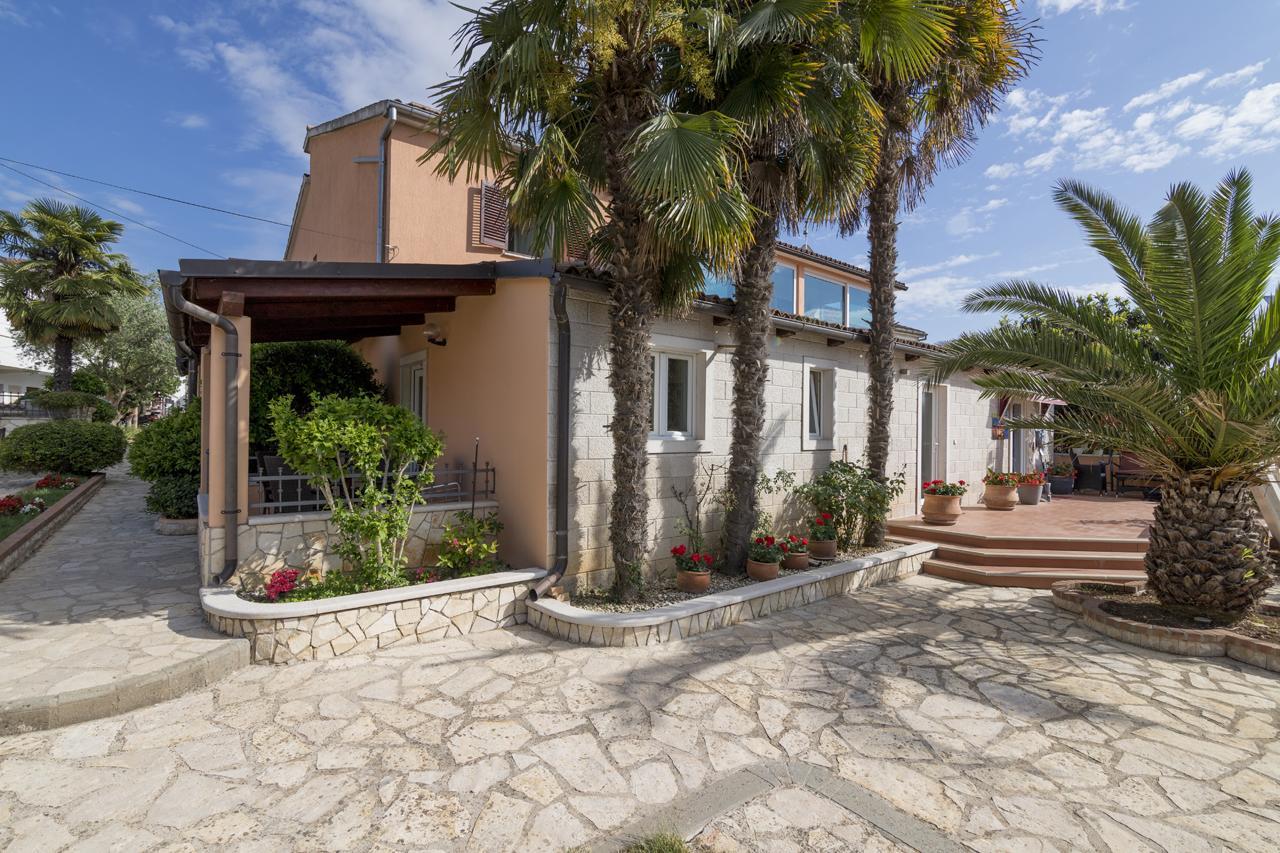 Apartments Kori Funtana Εξωτερικό φωτογραφία