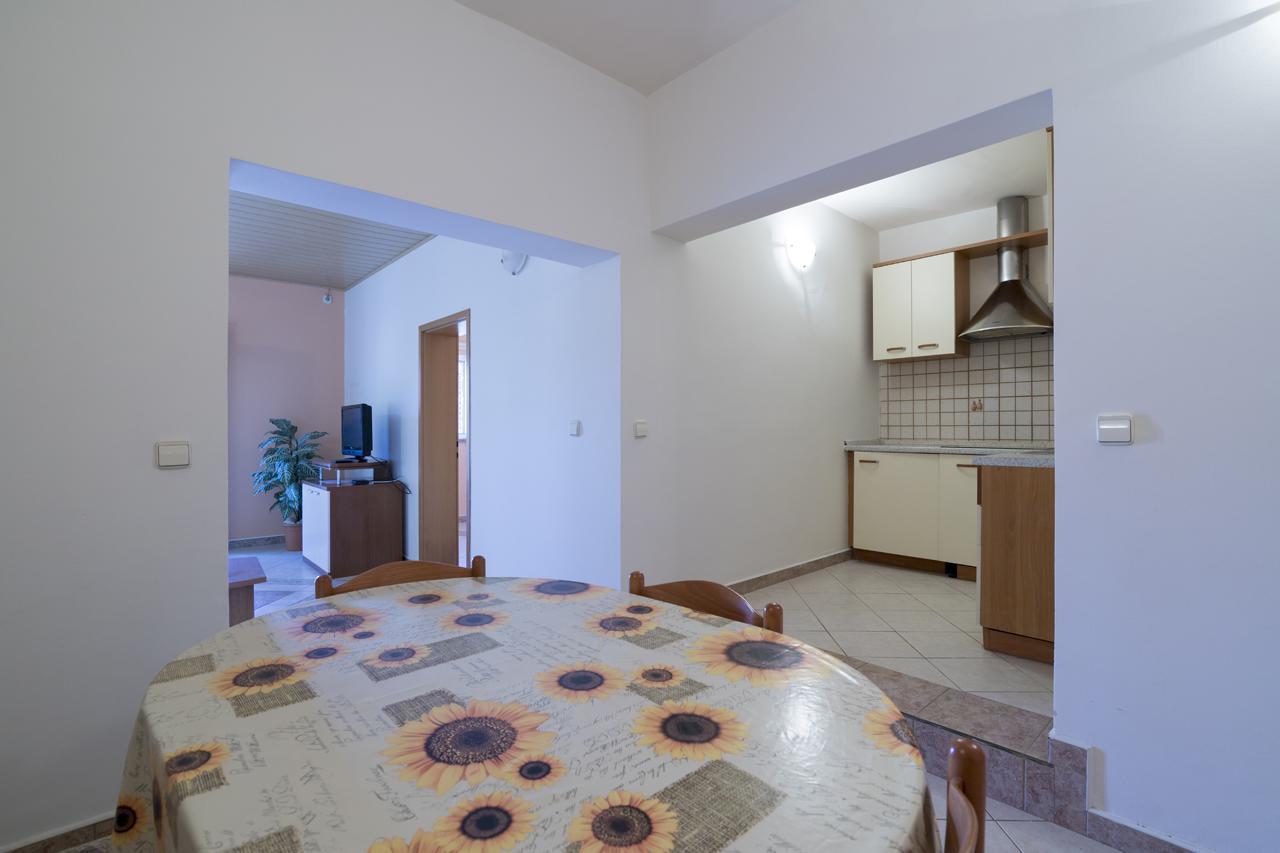 Apartments Kori Funtana Εξωτερικό φωτογραφία