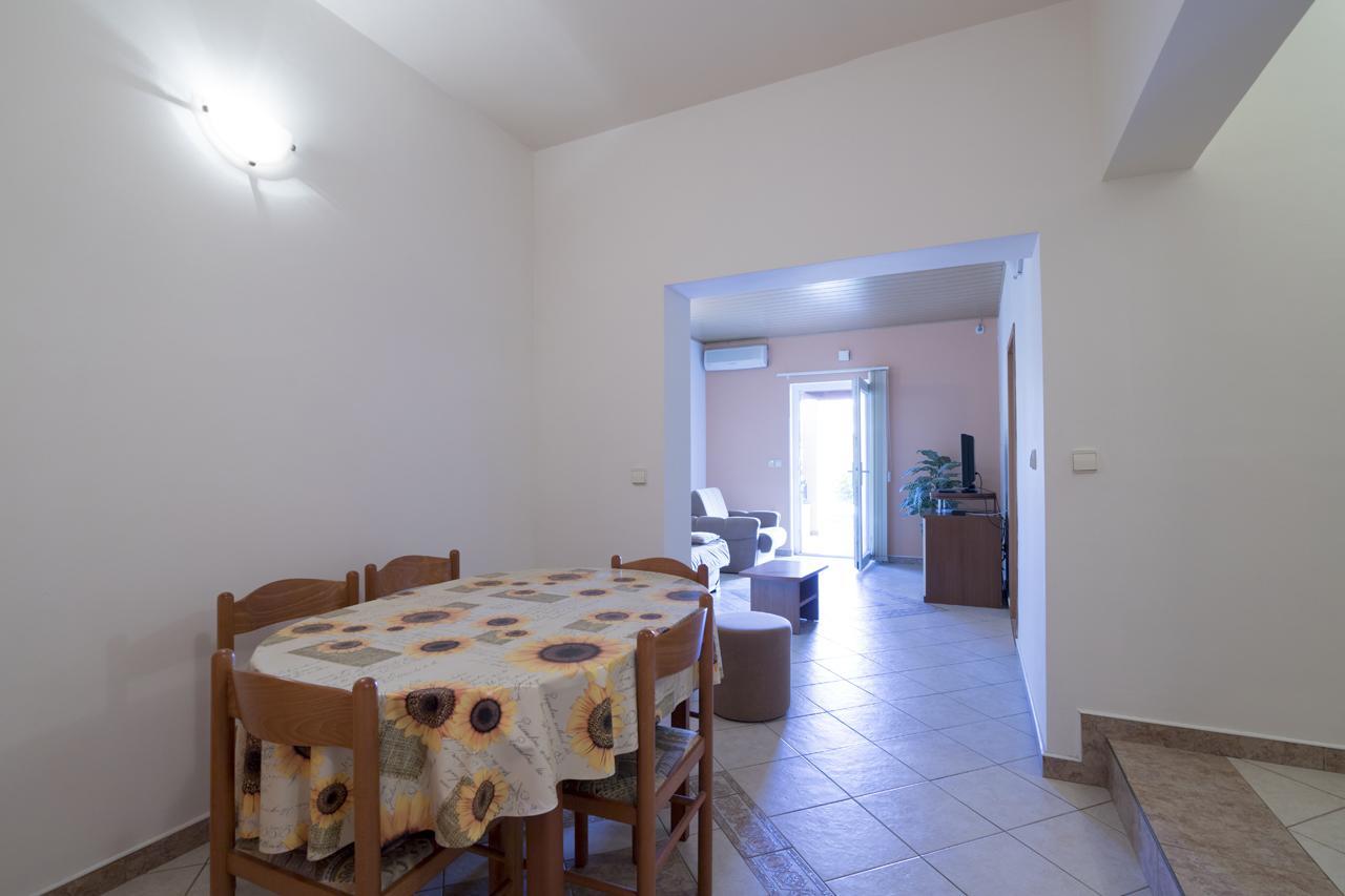 Apartments Kori Funtana Εξωτερικό φωτογραφία