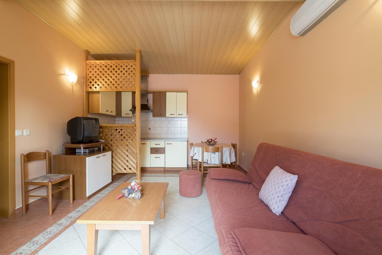 Apartments Kori Funtana Εξωτερικό φωτογραφία