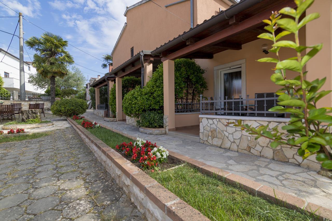 Apartments Kori Funtana Εξωτερικό φωτογραφία