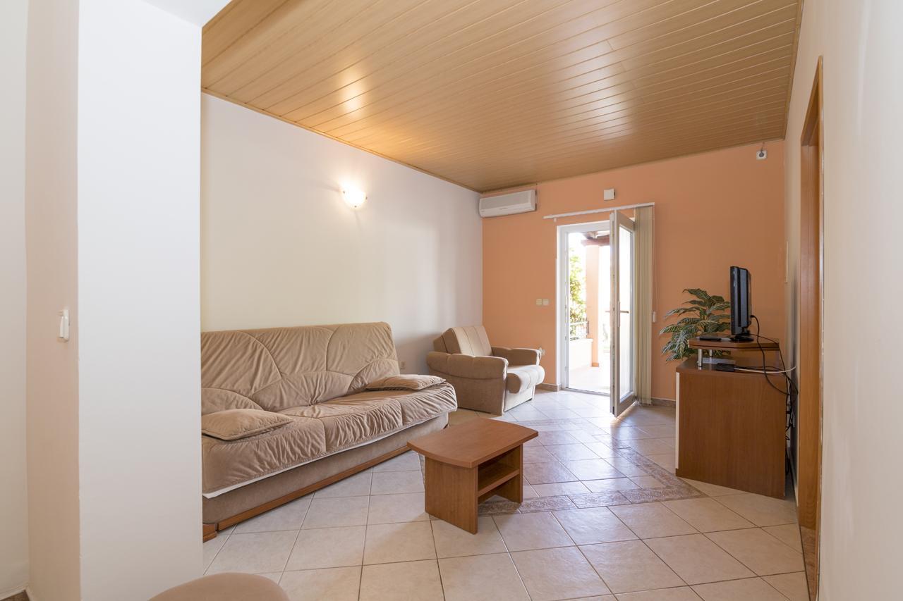 Apartments Kori Funtana Εξωτερικό φωτογραφία