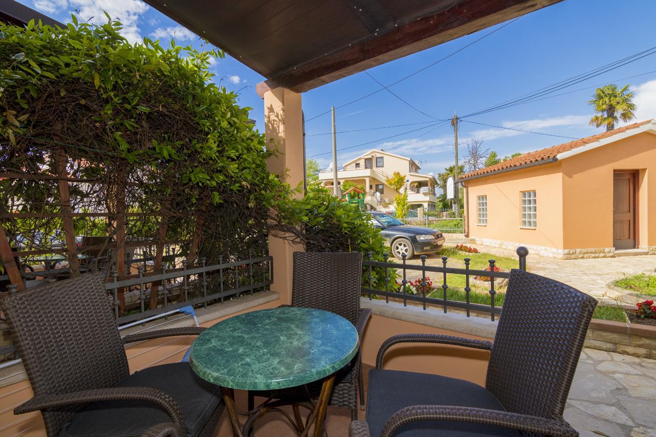 Apartments Kori Funtana Εξωτερικό φωτογραφία
